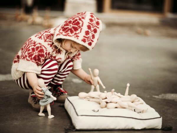 Buchen-Holzpuppe mit Hose – Bild 14