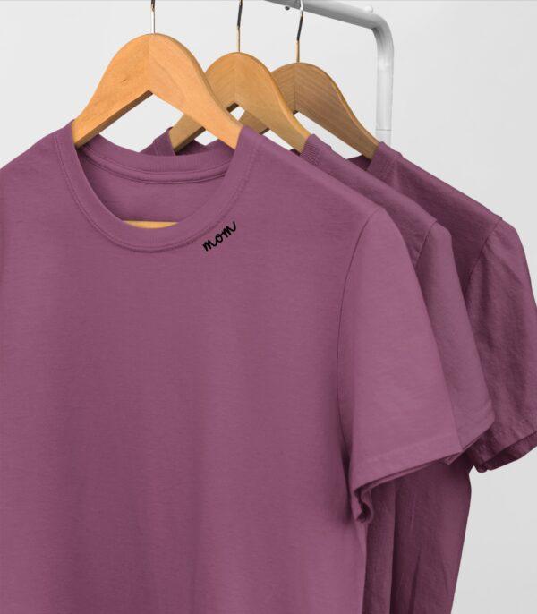 Bio-Baumwoll-T-Shirt mit besticktem Kragen "Mom"