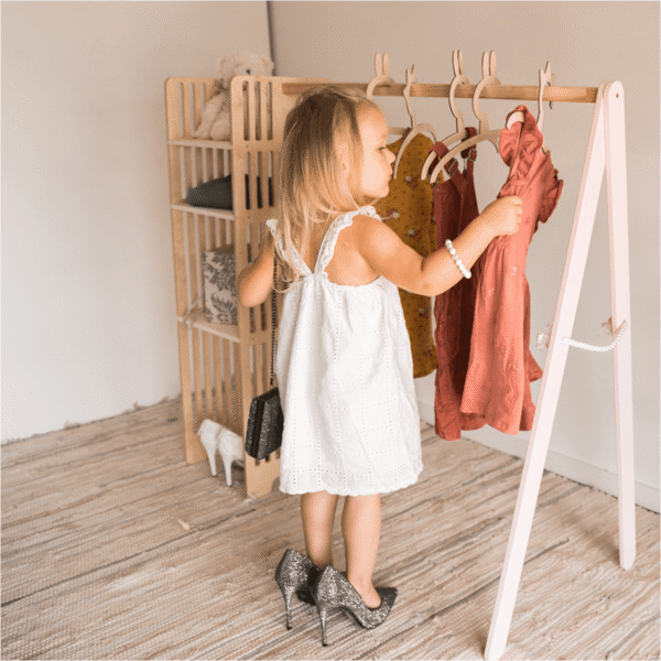 Holz-Kleiderständer für Kinder – Bild 7