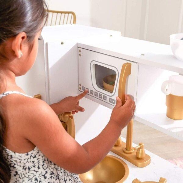 Große weiße und goldene Holzspielküche für Kinder – Bild 8