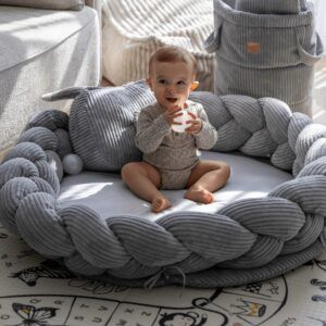 Babynest & Spielmatte mit Bettschlange – Grau